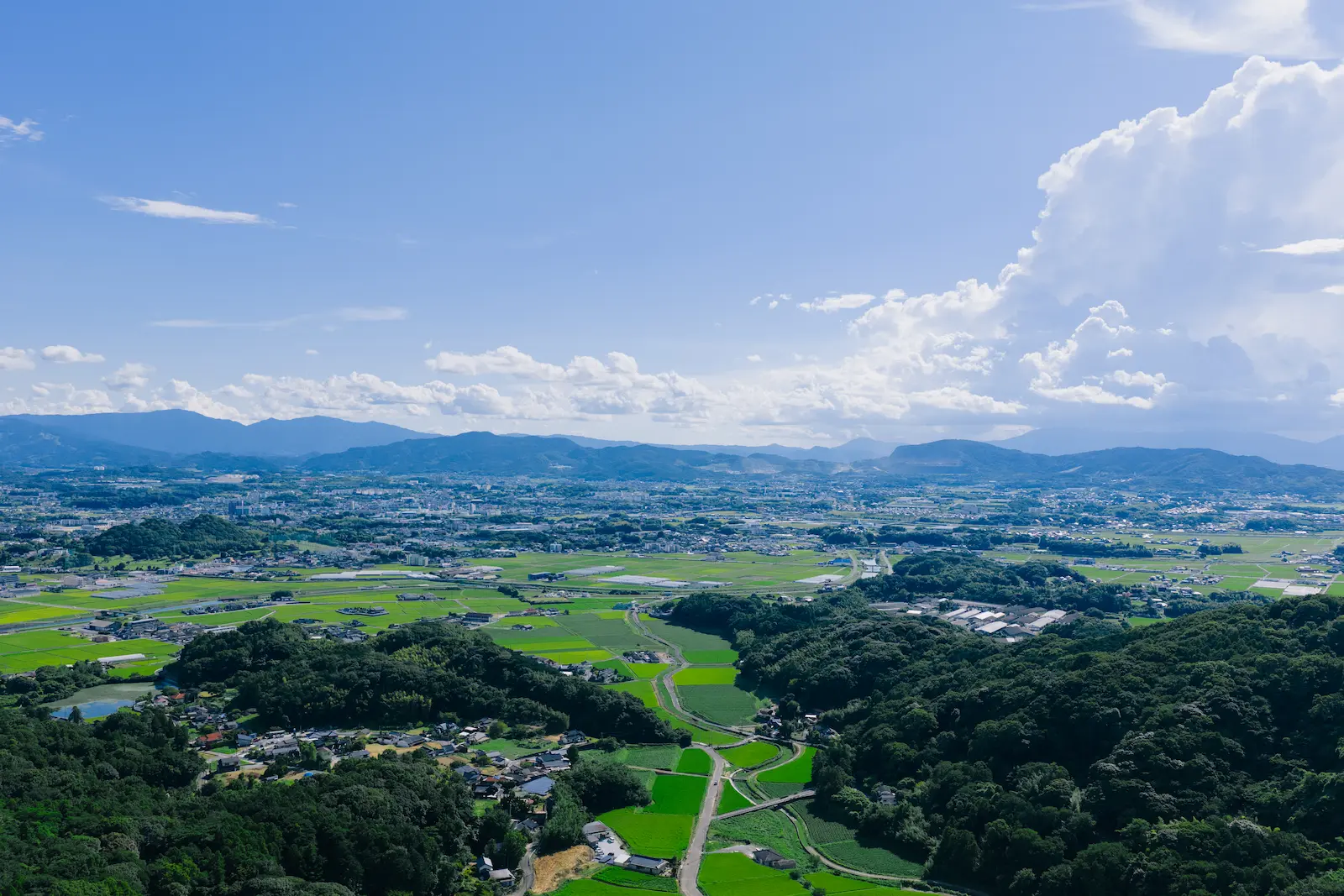 削られた山が語るもの-福岡県田川郡香春町香春岳(かわらだけ)