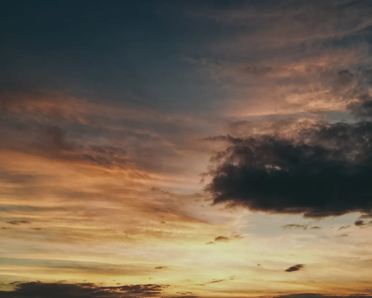 夕日と出会う駐車場-福岡県福津市楯崎神社駐車場