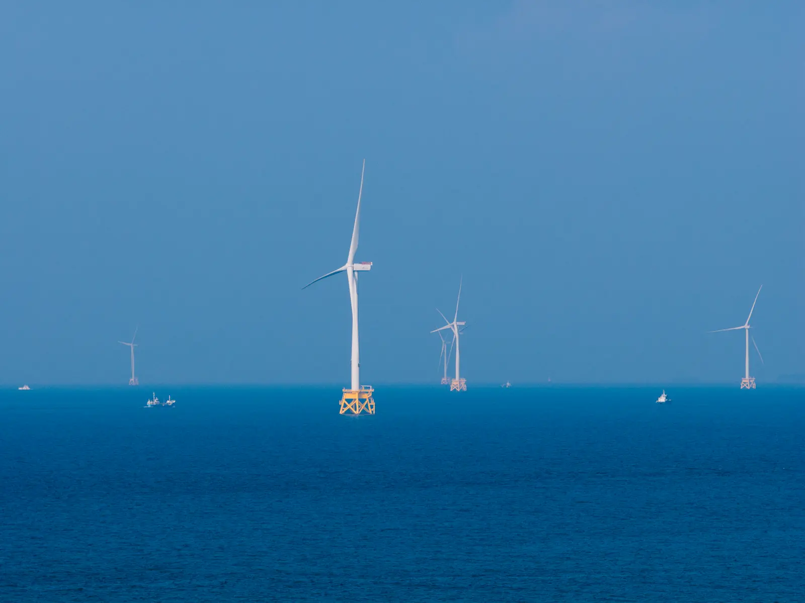 波が刻んだ地層と海の境界を歩く-福岡県北九州市若松区遠見ヶ鼻(とおみがはな)