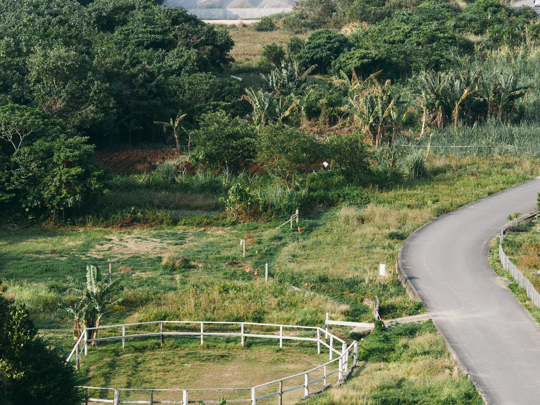 白い砂と、静かな海-沖縄県南城市玉城百名ビーチ