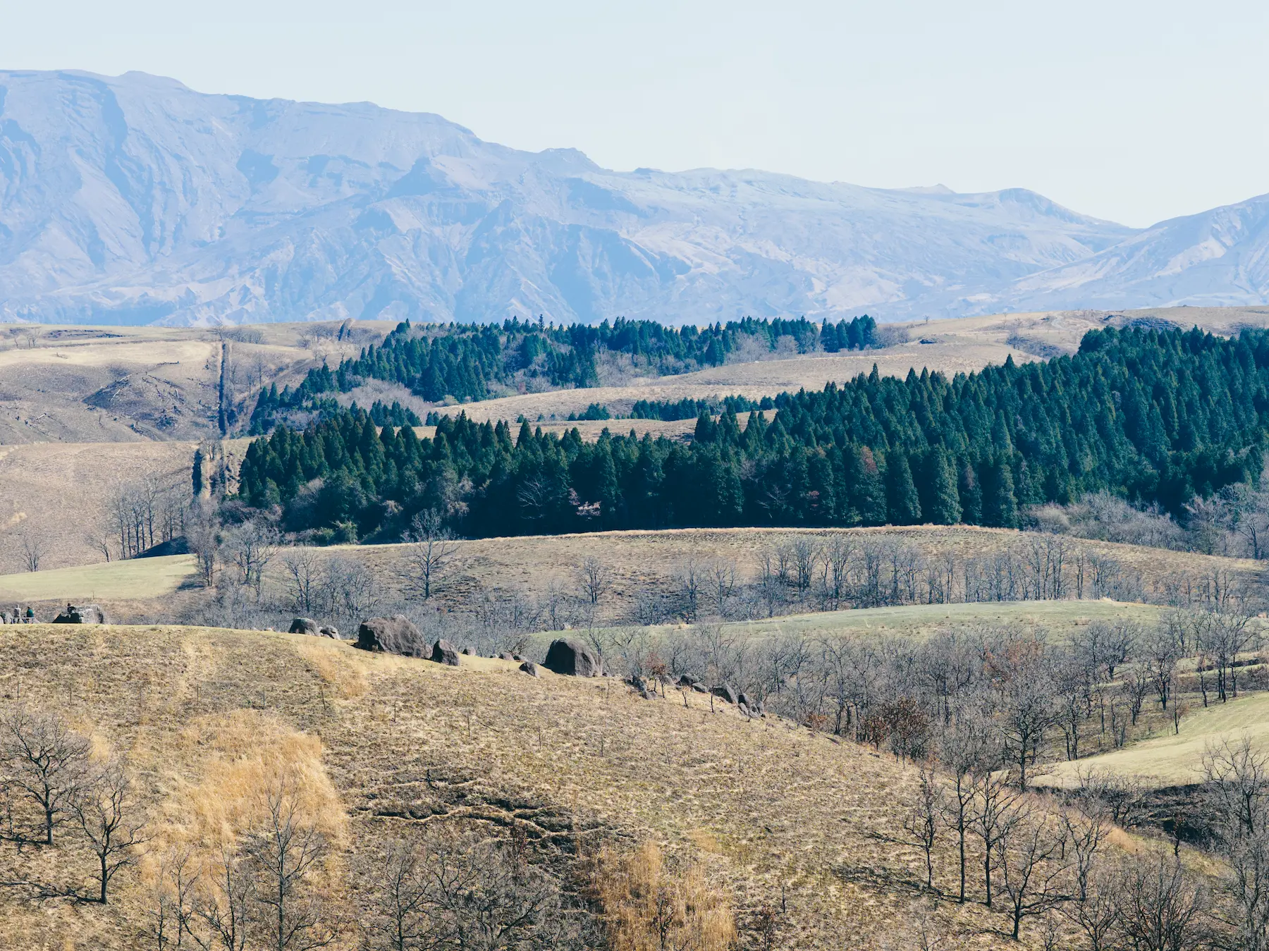 風と石のあいだにある場所 - 熊本県阿蘇郡南小国町押戸石の丘