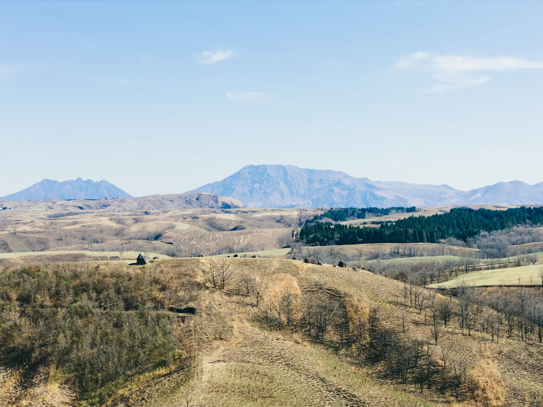 風と石のあいだにある場所 - 熊本県阿蘇郡南小国町押戸石の丘